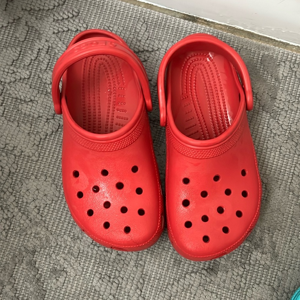 Crocs size 6 womens size 4 mens
